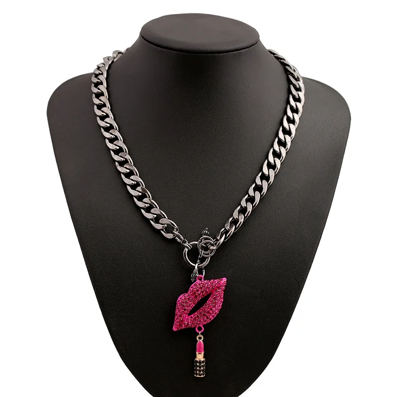 Ожерелье чокер с подвеской в виде губ и помады эффектные украшения ожерелья