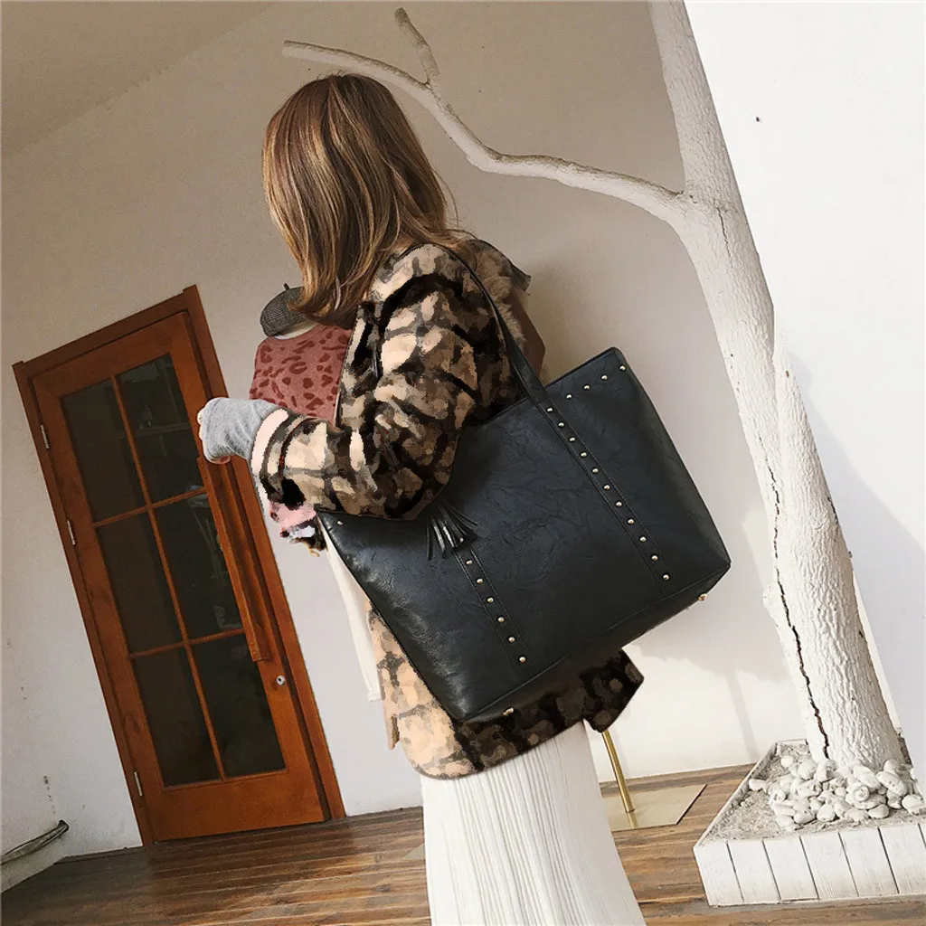 

2019 Vintage Women Handbag PU Leather Tassel Zipper Ladies Shoulder Bag Solid Rivets Large Capacity Shoulder Bag Handbag