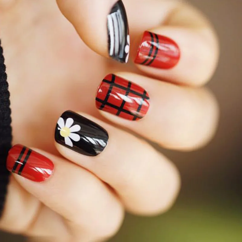 24 шт наборы поддельные ногти с дизайном Акриловые искусственные кончики для ногтей черная полоса Маргаритка цветок накладные ногти с клеем ногти