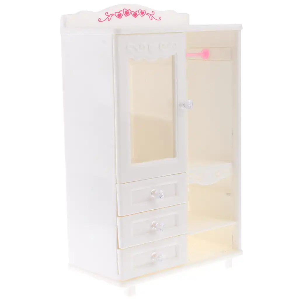 play dolls closet