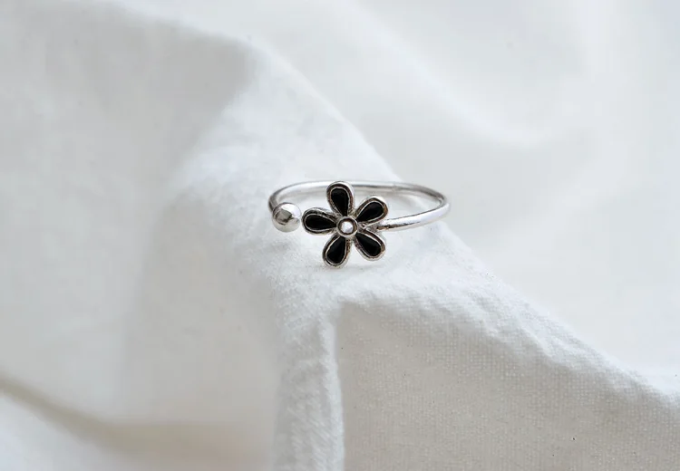 

Ziris S925 Stering Silver Rings Plant Small Flower Black Solid Epoxy Adjustable Rings for Girls and Women Gift