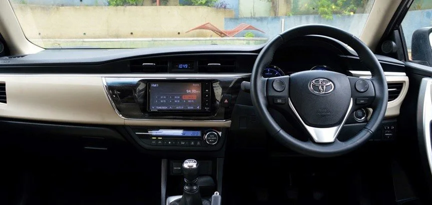 Toyota-Corolla-Altis-dashboard