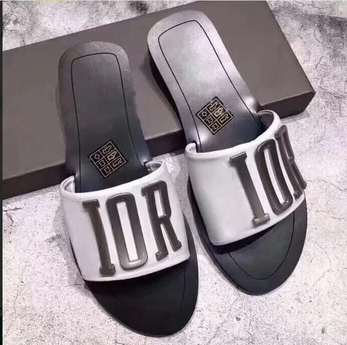 

2019 hot leather flat slippers metal letter logo sandals ladies slippers