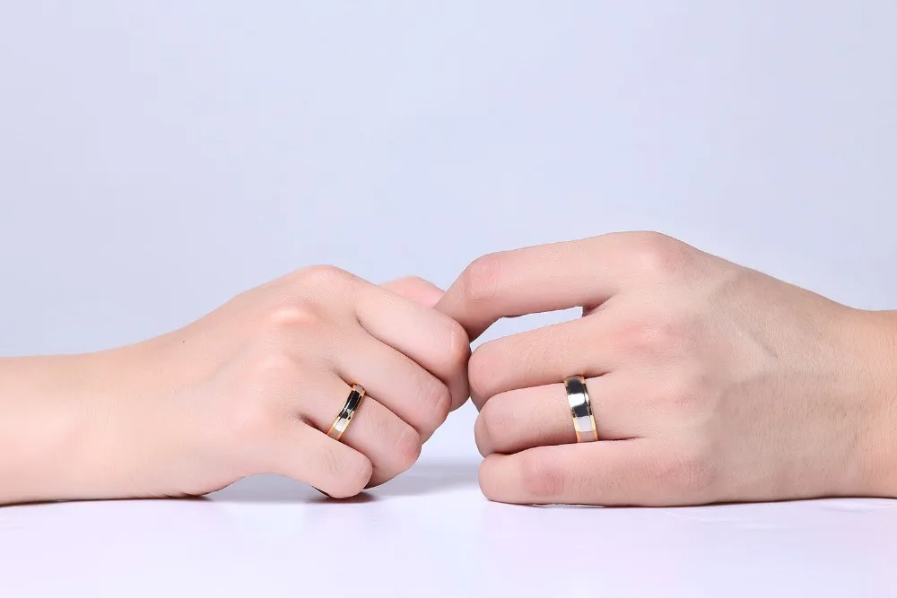 1 пара золотого цвета, модные ювелирные изделия для влюбленных пар, чистый титан, обручальное кольцо для помолвки, комфортное кольцо, 6 мм, для мужчин, 4 мм, для женщин