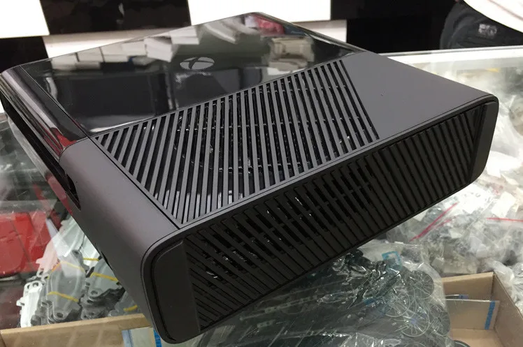 XBOX 360 E 03