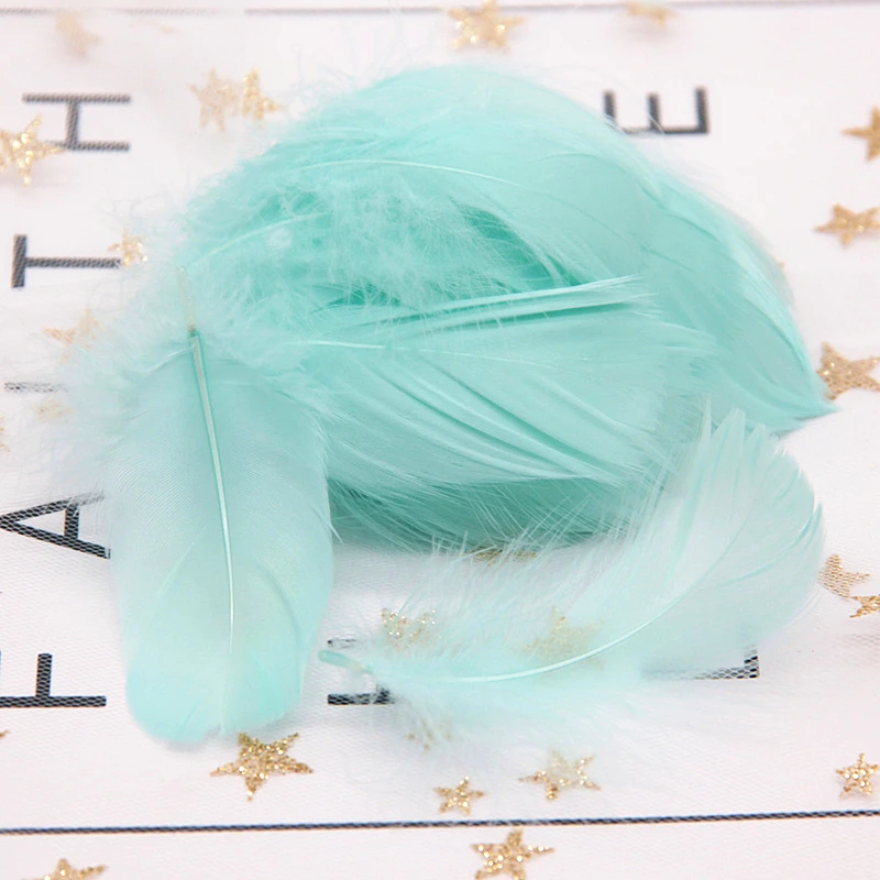 light blue green Шлейфы натуральные перья смешанные цвета перья 4-8 см гусиные перья для плюмажа для свадьбы шляпа аксессуары для волос ремесло изготовление 100 шт./лот - Color: light blue green