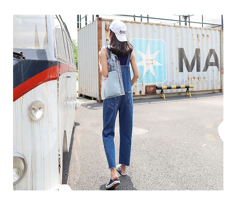 Stylish suspender jeans. College style, casual denim pants. (5)