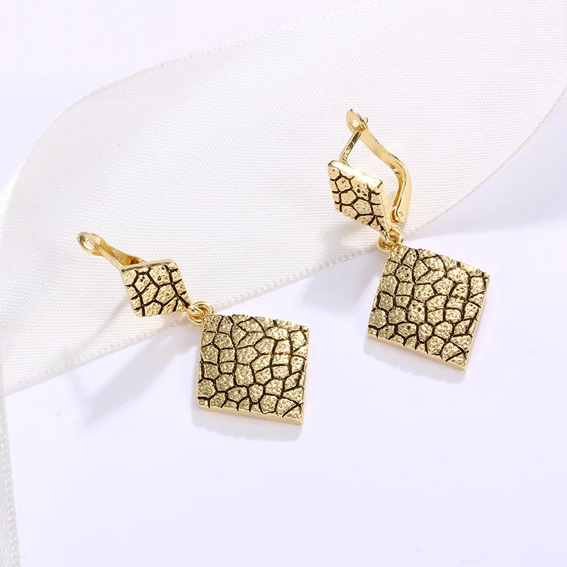 

Female 2019 Dangling New Costume Jewelry Drop Earrings Gold Patterns Ear Accessories Drop Dangler Fashion Jewelry Brincos
