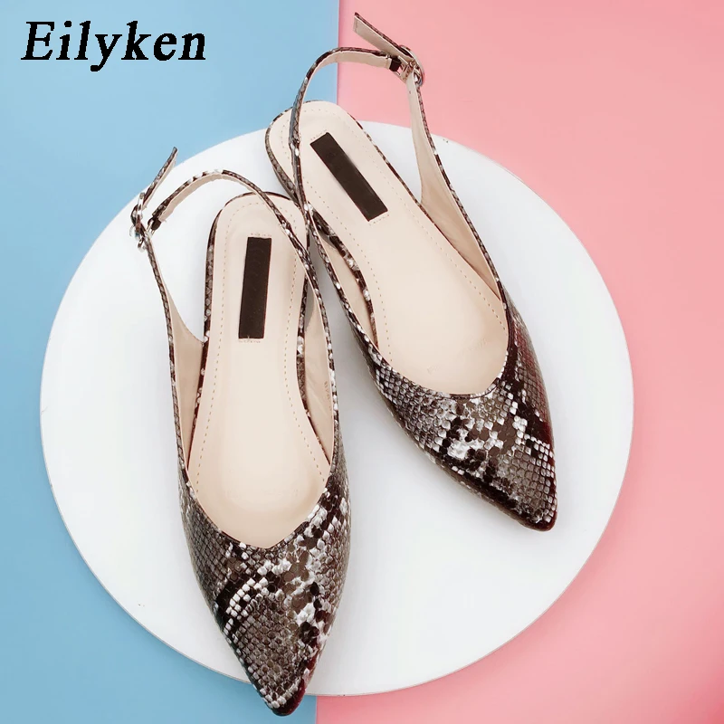 Eilyken/женские босоножки из искусственной кожи с острым носком; женская повседневная обувь на плоской подошве с ремешком и пряжкой; zapatos Mujer Serpentine
