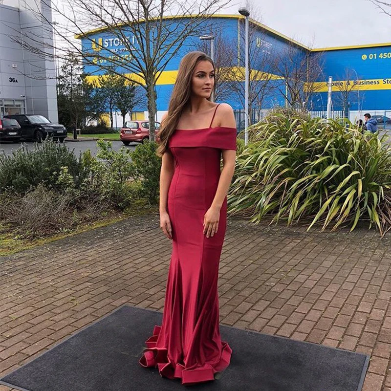 

Off Shoulder Burgundy Prom Dresses Spaghetti Straps Elastic Satin Formal Party Gowns Simple Mermaid Style Sweep Train Prom Gown