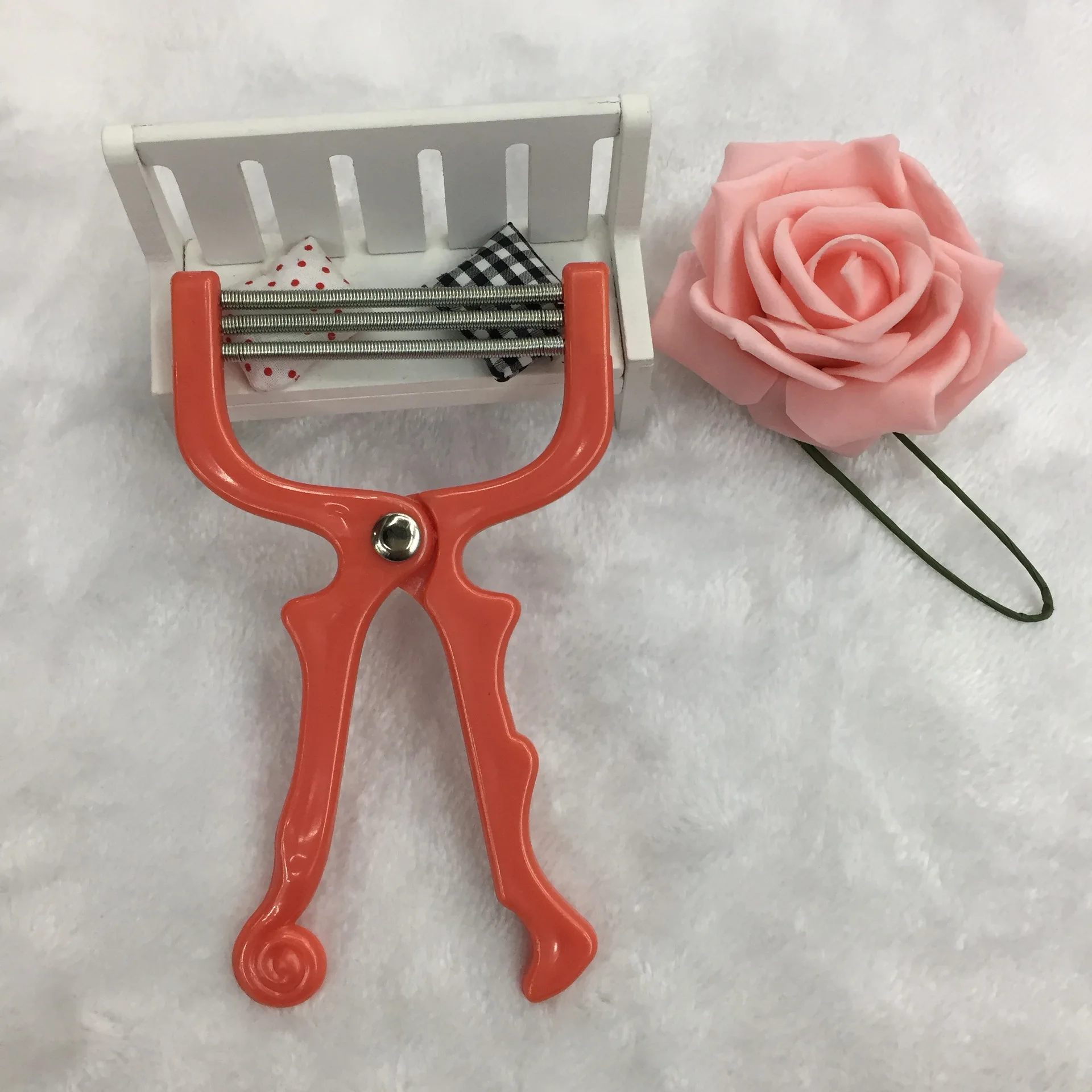

Face Epilatory Tool Handheld Facial Hair Removal Threading Beauty Epilator Make Up Random Colors Spring Elastic Shaver
