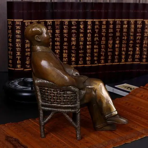 TNUKK crafts antique Mao Zedong Mao sitting statue sculpture bronze metal rattan chair ornaments.