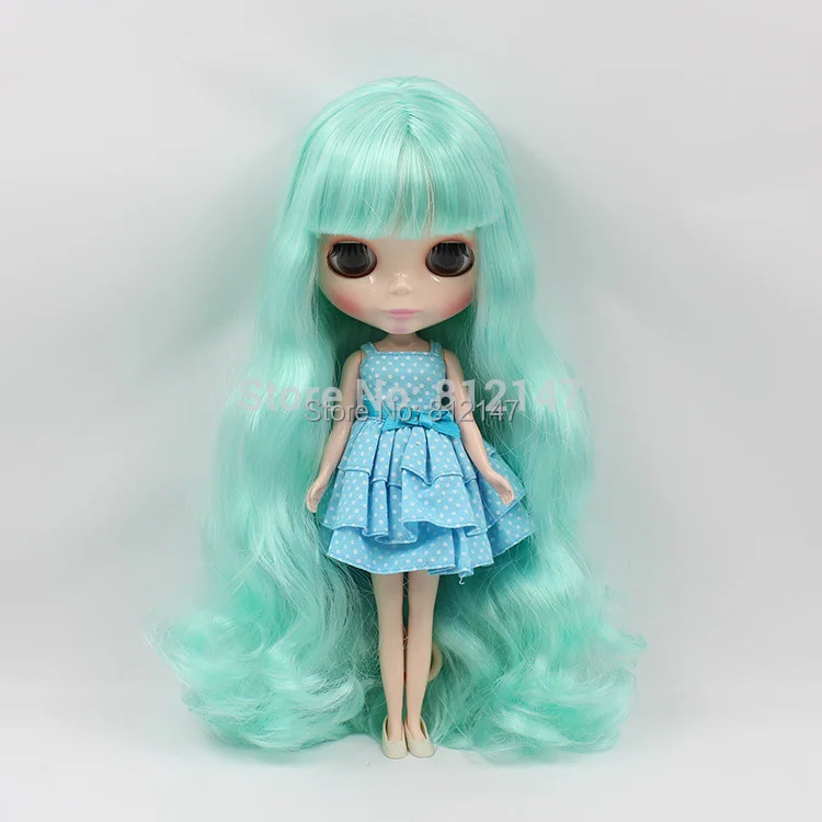 Телесный цвет куклы(смешанные синие волосы