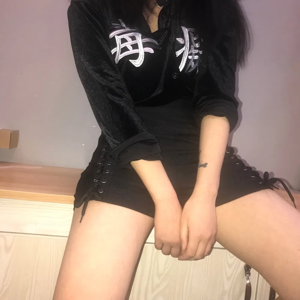 Черные летние шорты в стиле панк, Лолита, с высокой талией, уличная одежда, Harajuku, жесткие женские шорты с перекрещивающимися ремешками, бандажные шорты для женщин