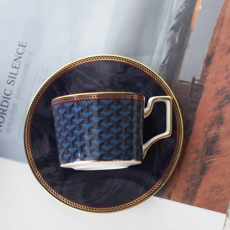 Высококачественная кофейная чашка и блюдце в скандинавском стиле из костяного фарфора, винтажный Британский вечерний чайный набор с ложкой, набор кофейных чашек, вечерние столовые приборы - Цвет: Blue