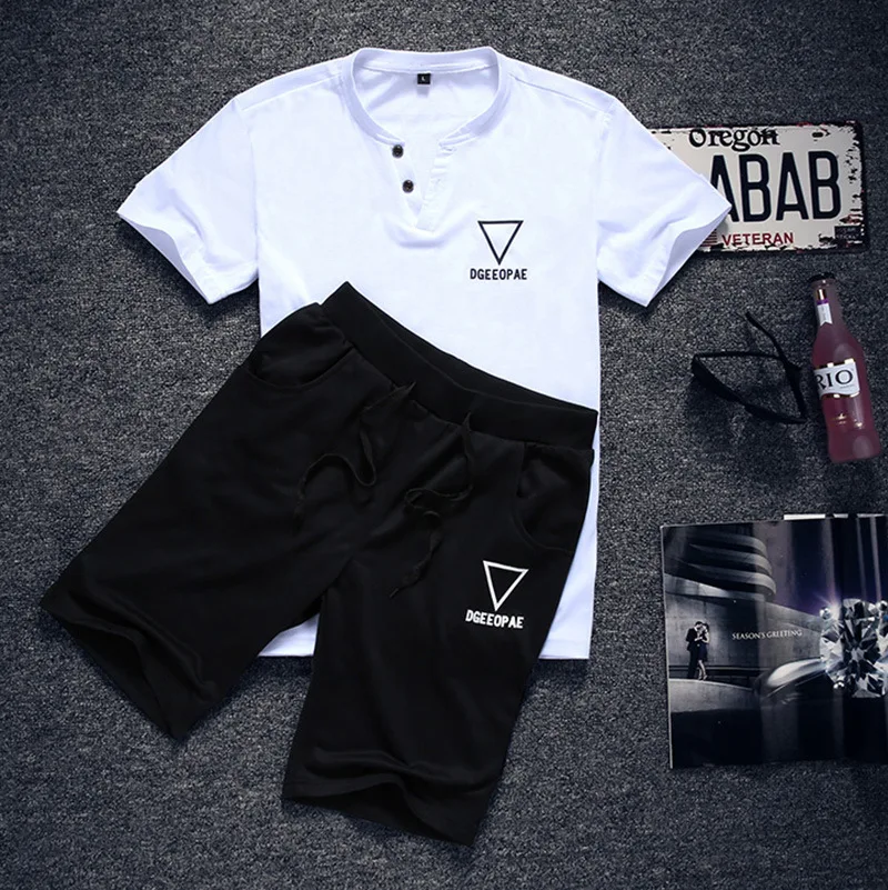 

New Two-piece Summer Men's T-shirt, Short Sleeve Turn-over Collar, Loose Size Summer Polo Blouse, Short Pants Suit