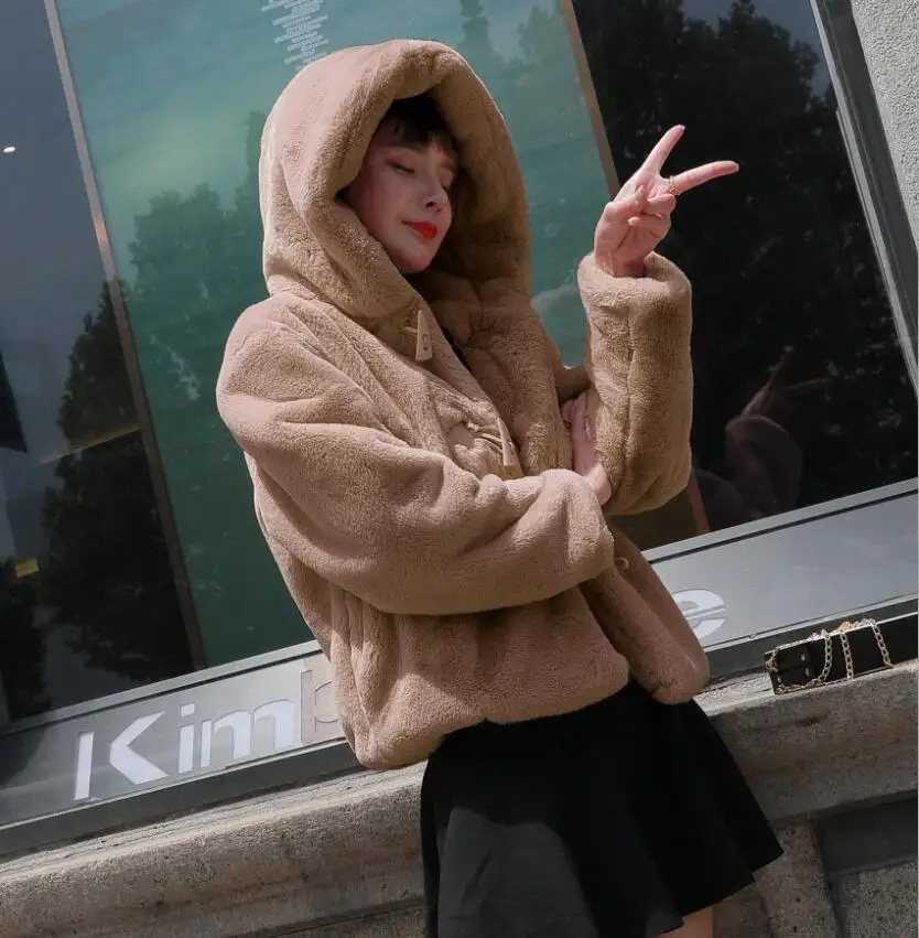 Новое осенне-зимнее повседневное модное пальто из искусственного меха кролика Женская Короткая Толстая Корейская теплая куртка с капюшоном из искусственного меха - Цвет: Шампанское