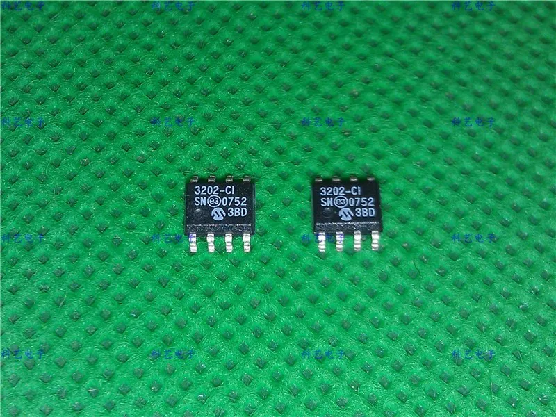 

MCP3201-BI/SN MCP3201-BI 3201-BI SOP8 аналоговый цифровой конвертер оригинал