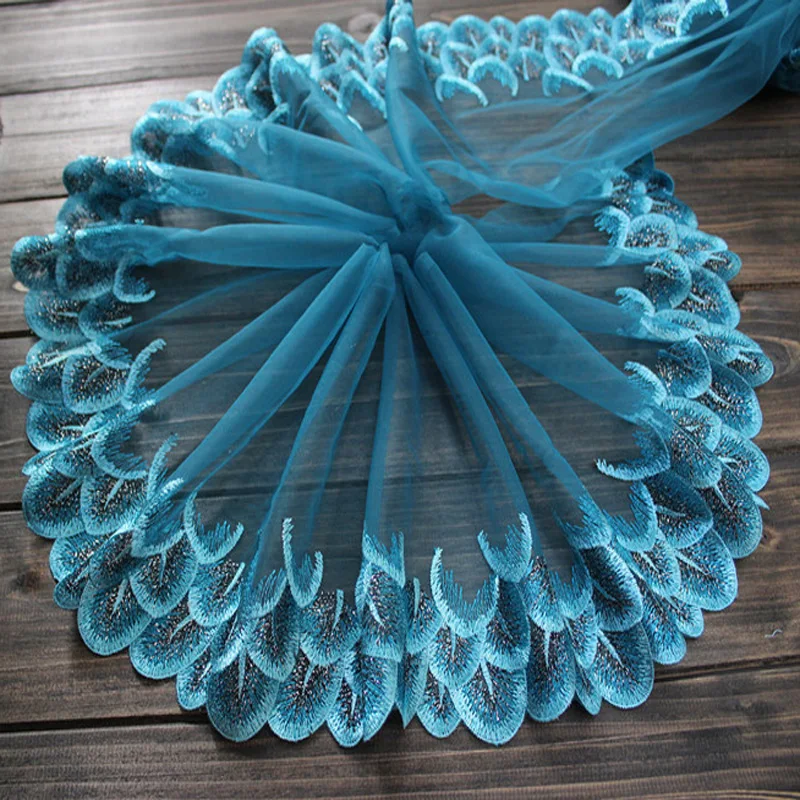 lace with feathers styles
