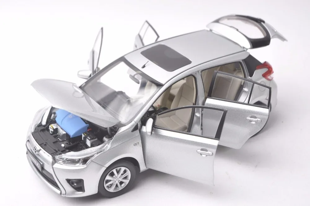 Toyota Yaris L 2013 model in scale 118 white (27)