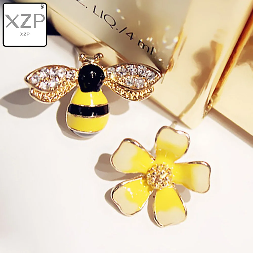 

XZP Korea Summer Gifts Lovely Asymmetric Bee Sun Flower Zircon Earrings For Women Girls S925 Enamel Earrings boucle d'oreille