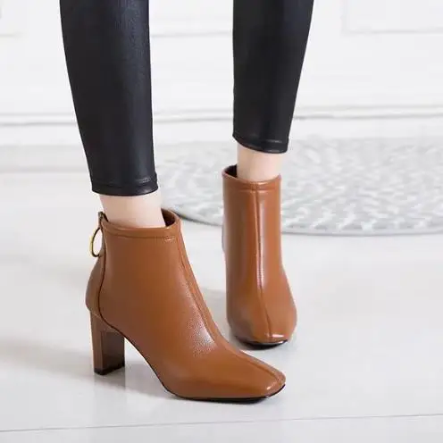 Boots children's autumn and winter new plus velvet Martin boots wild thick with square head boots women's high heels.
