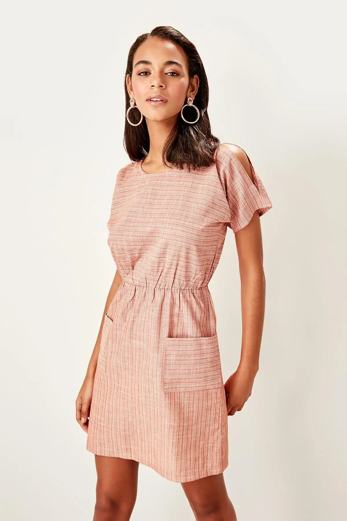 

Trendyol Red Shoulder Low-Cut Dress TWOSS19AP0282