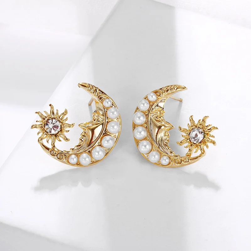 

Women Ear Jewelry Moon Shaped Pearl Earrings Brincos Indian Jewelry Gold Color Female Statement Ear Accessories Stylish Gifts