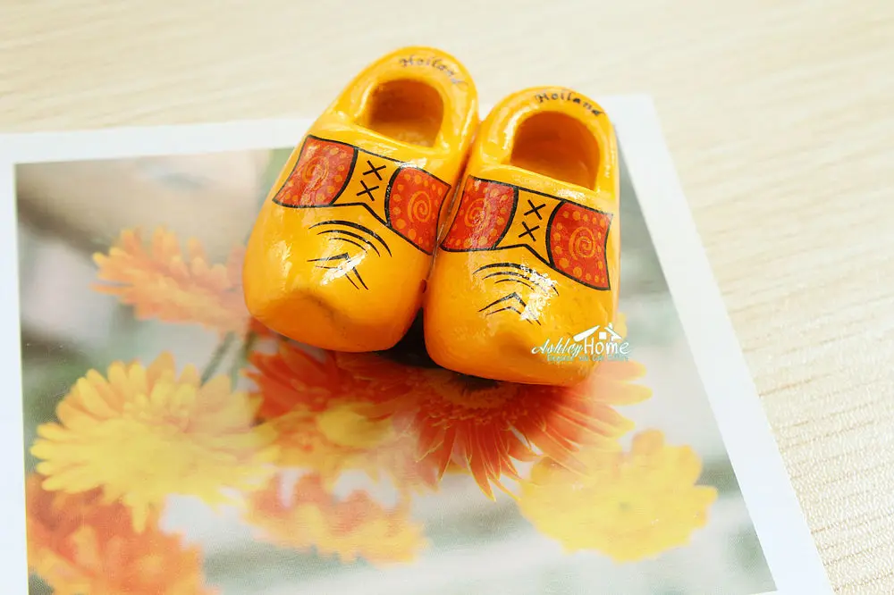 

2" Netherlands Holland Wooden Shoes Travel Souvenir Fridge Magnet Orange Yellow