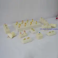 Розничный шкаф для ювелирных изделий, витрина для ювелирного магазина в бежевом бархате, пыленепроницаемый лоток для браслетов, держатель для колец