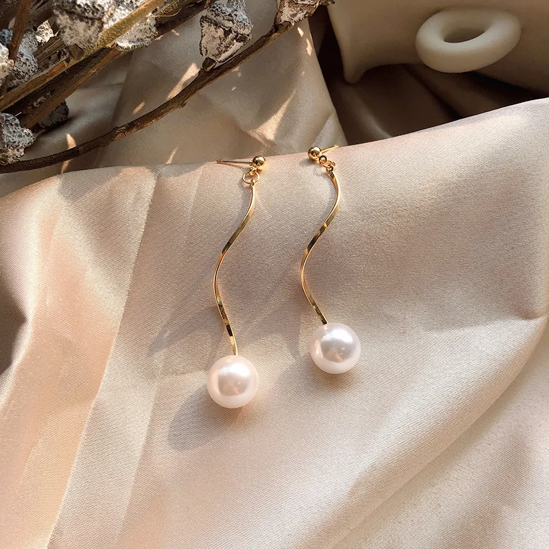 

Simple S-shaped geometric curve Pearl Earrings fashion personality temperament Long Fashion for the women Earrings