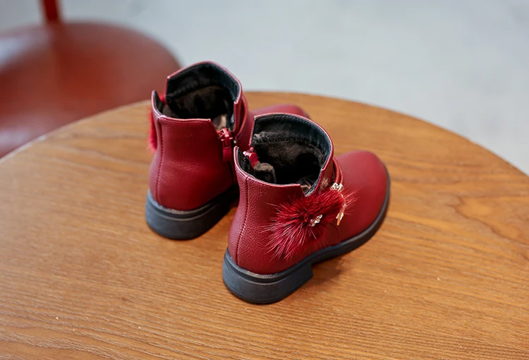 Детская модная кожаная обувь высокого качества; Новинка года; зимние теплые кожаные ботинки с блестящими звездами и подвеской для девочек; детские зимние ботинки