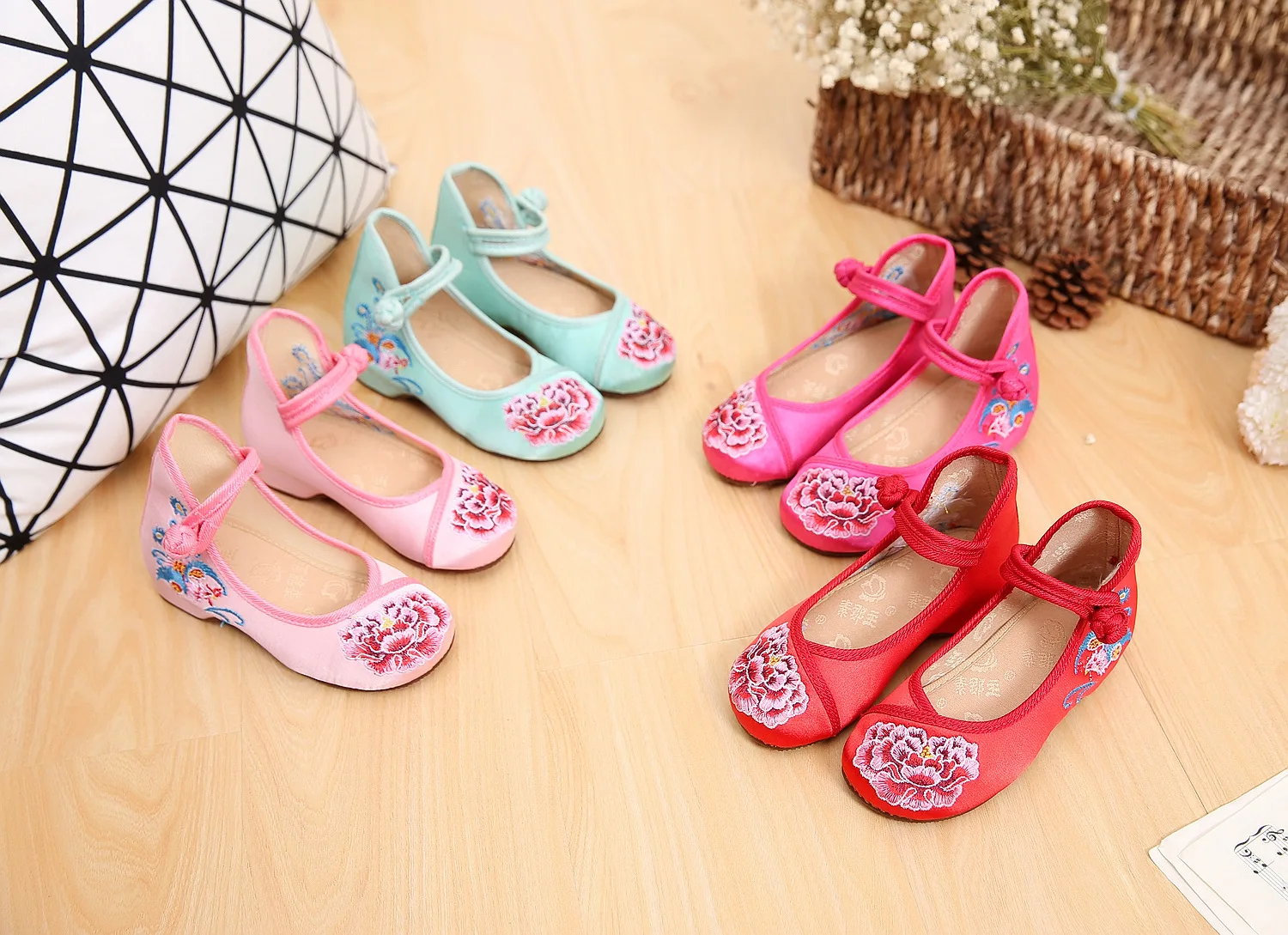 Peony Flowers Embroidered Girls Cloth Shoes Silk Breathable Comfort Dance Shoes Kids Children's