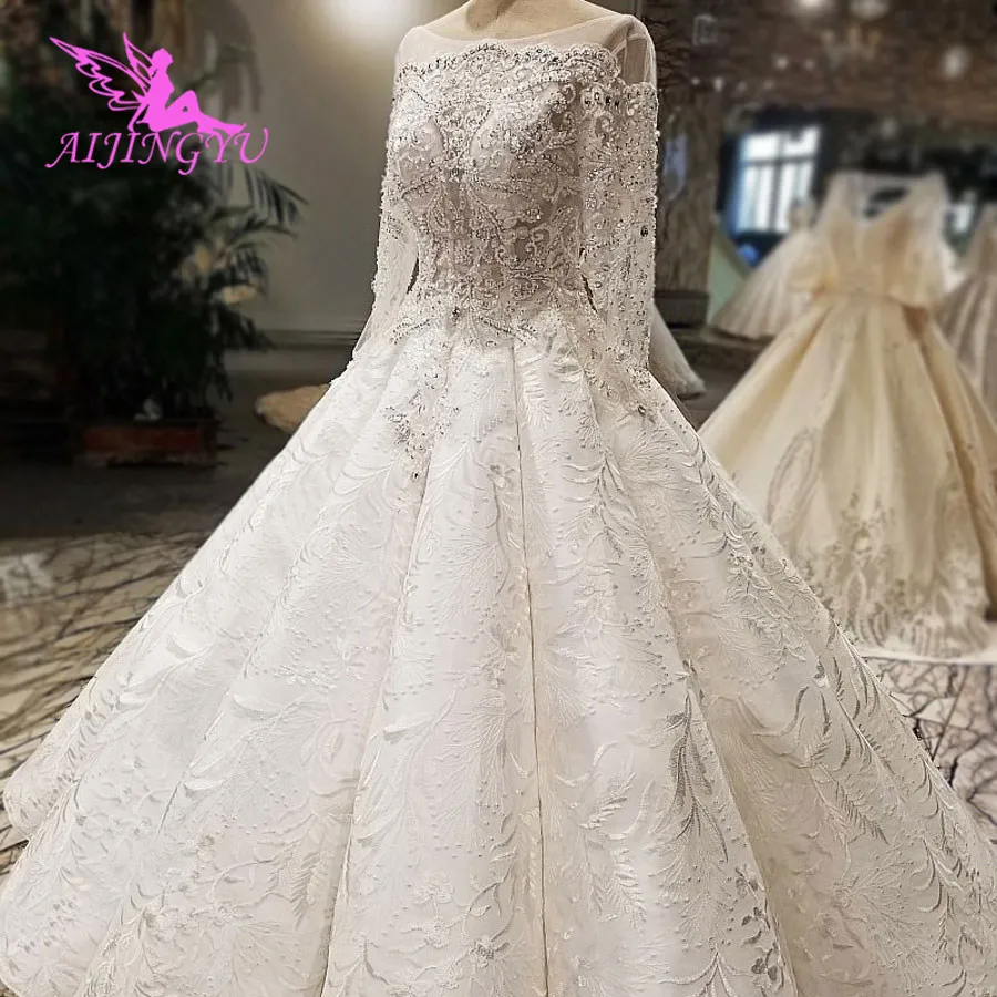 lace traditional wedding dress