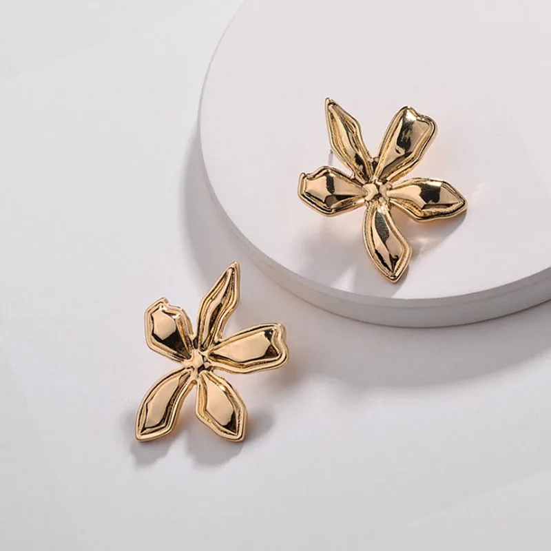 

HUIDANG Trendy Gold metal flower stud earring for women female ear jewelry big earing stud