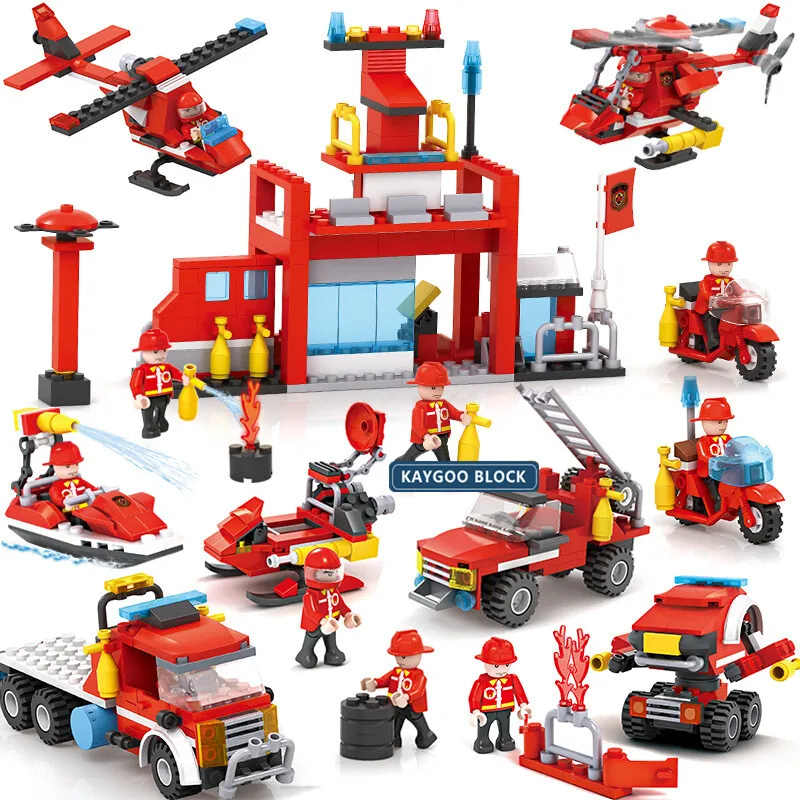 Cogo 13018 Fire Station 845Pcs Building Block Fire truck