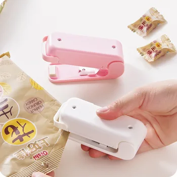 

Household Portable Mini Sealing Machine Food Plastic Sealing Machine Hand Pressure Heat Sealing Machine Color Random Delivery