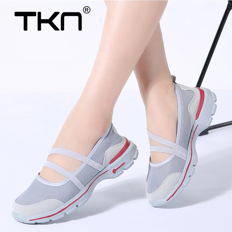 

Women Flats Sneakers Ladies Flat Shoes Autumn Breathable Mesh Light Weight Sneakers Shoes Slip on Loafers Mother Outdoor Shoes
