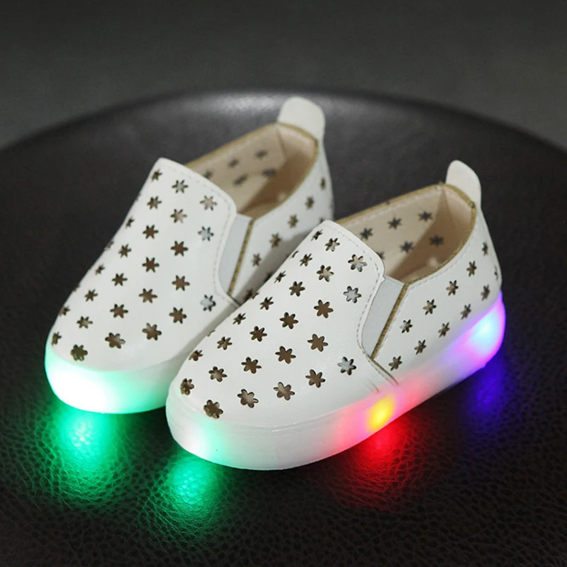 2017 New Children Light up Flash Shoes Kids Boys Girls Fashion Cut out