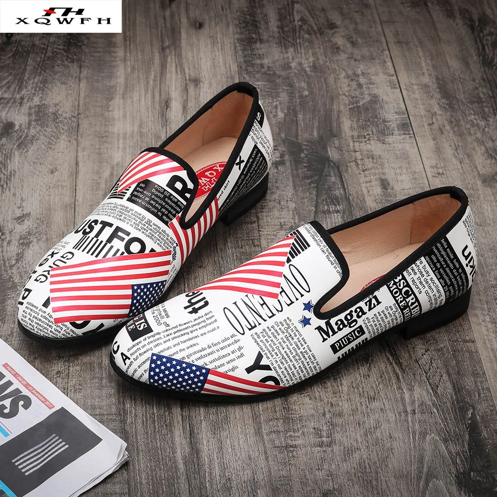 

Fashion Men Hand-Print Casual Shoes With Full English Letters Slip-on Loafers Party and Wedding Men Dress Shoes Smoking Slippers