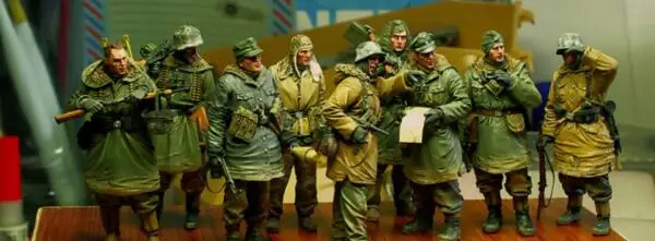 

1/35 Resin Kits Big Set Russian Soldier 9pcs/set (no tank)