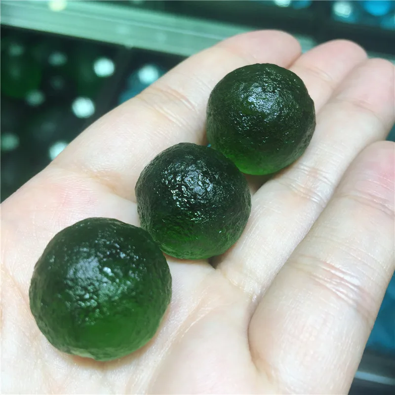 1 шт. Moldavite Чешский метеорит ударопрочные стеклянные бусины грубый камень