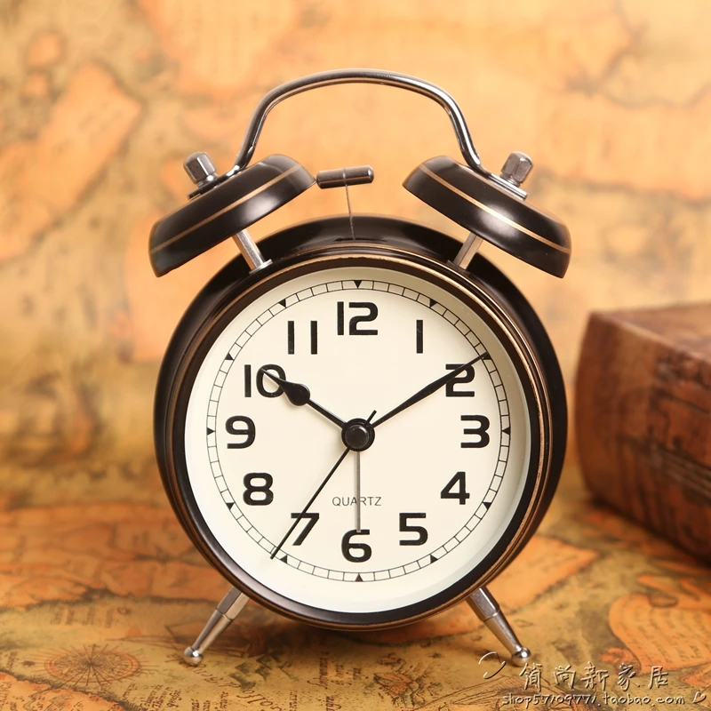 

European Style Metal Alarm Clock Black Modern Simple Student Clock Bedroom Quartz Luminous Clocks New Mens Gift Watches W017