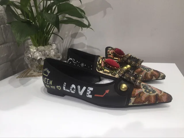 

2018 Women Leather Shoes Pointed Toe Crystal Embellished Metal Decor Grattifi Shoes Woman Flats Party Wedding Star Hot Shoes