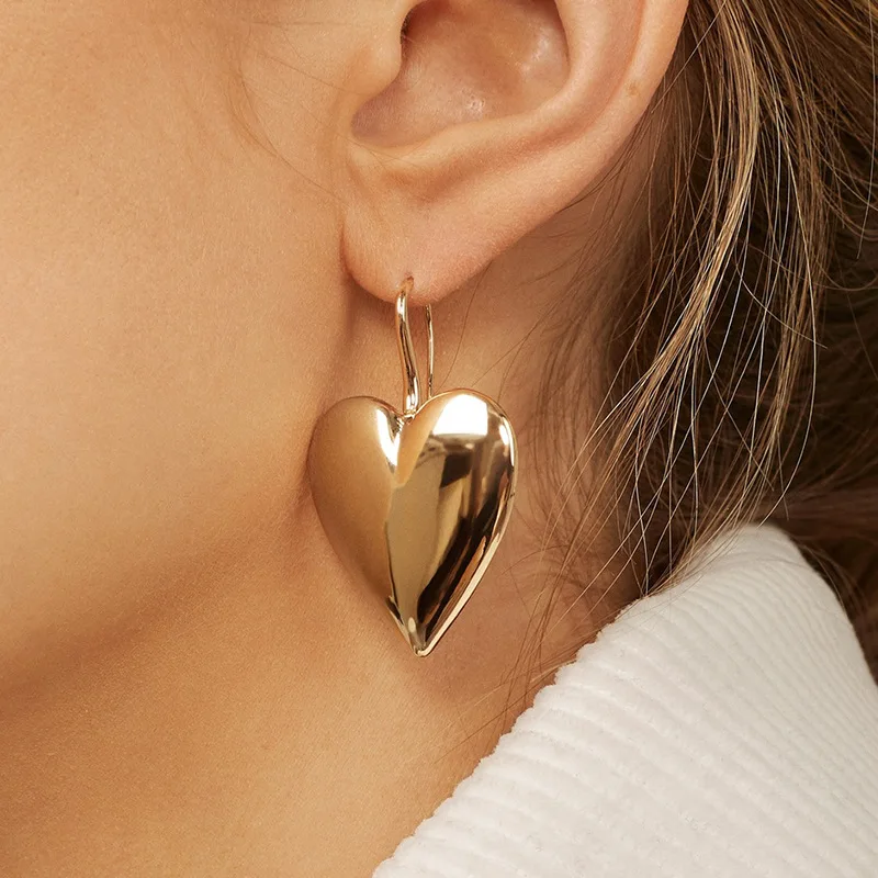 Latest Fashion Punk Style Lady's Gold Black Color Hook Drop Earring Cute Fashion Love Heart Earring Statement Earrings For Women