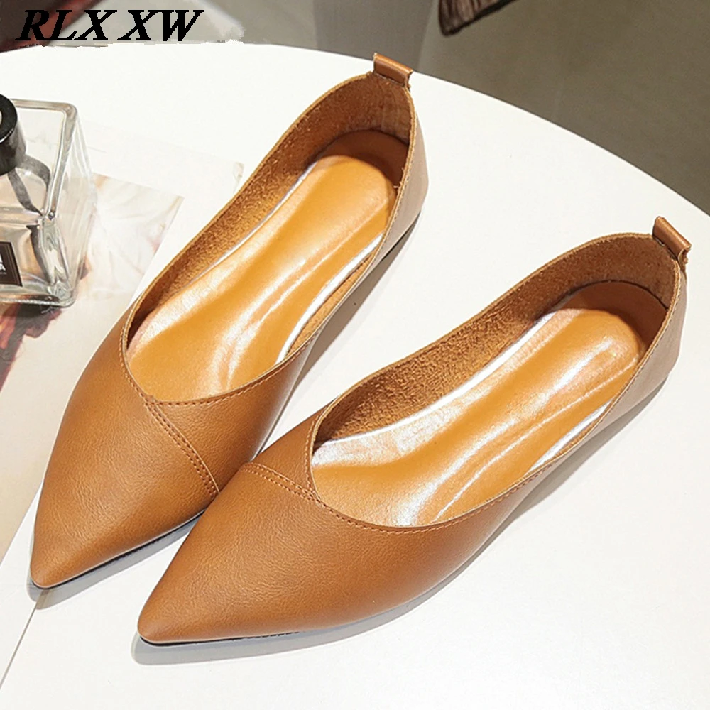 

2019 Spring black soft leather shoes women larger sizes 40 ballet flats pointed toe shallow mouth slip-on ladies loafer n600