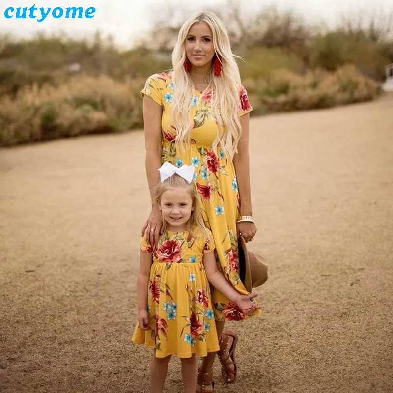 Mother Daughter Bohemian Maxi Dress Family Look Matching Outfits 2018 Short Sleeve Mommy and Me Floral Swimwear Dresses Clothes Mother Daughter Bohemian Maxi Dress Family Look Matching Outfits 2018 Short Sleeve Mommy and Me Floral Swimwear Dresses Clothes