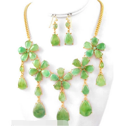 

1917 Beautiful Jade Green Flower Necklace Earring Set