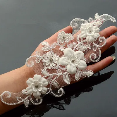 

3D Appliques Beaded Lace Flowers Embroidered Ivory Lace Patches with Rhinestones Wedding Dress Lace Bridal Headdress Ornaments