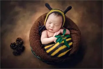 

Cartoon small bee Newborn Baby Photo props 0-1M or 3-4M Baby Sleeping Bags Fashion Knitting Crocheted Baby Swaddle Sack gift